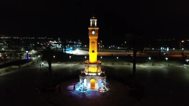 Zdjęcie Lotnicze Wspaniałego Widoku Nocy Historycznej Wieży Zegarowej Symbolu Izmiru — Wideo stockowe