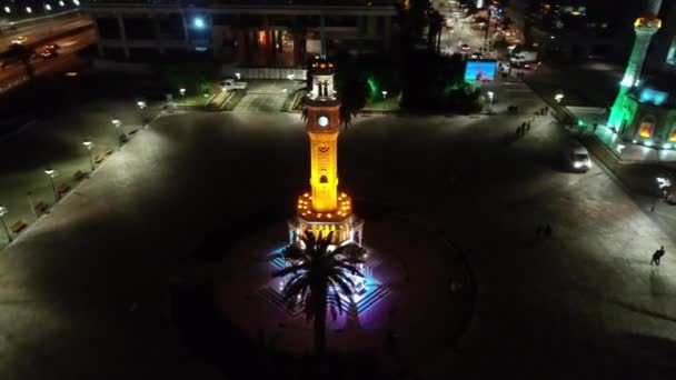 Аэросъемка Великолепного Ночного Пейзажа Исторической Часовой Башни Символа Измира Высококачественные — стоковое видео