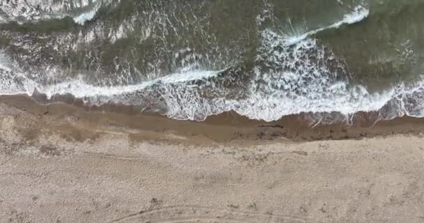 Vista Superior Vistas Aéreas Drone Sobre Mar Praia Belas Ondas — Vídeo de Stock