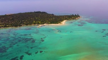 Ege Denizi 'nin mavi ve berrak suları. Yüksek kalite 4k görüntü