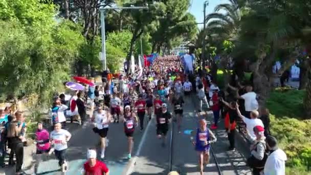 Atletas Aquecendo Correndo Para Maratona Izmir Internacional Vídeo Aéreo — Vídeo de Stock