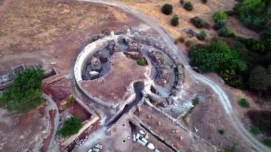 Antik şehir Asklepion 'un havadan görünüşü, tarihteki ilk hastane. Yüksek kaliteli FullHD görüntüler