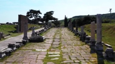 Antik şehir Asklepion 'un hava manzarası, tarihteki ilk hastane.