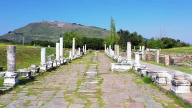Antik şehir Asklepion 'un hava manzarası, tarihteki ilk hastane.