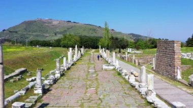 Antik şehir Asklepion 'un hava manzarası, tarihteki ilk hastane.