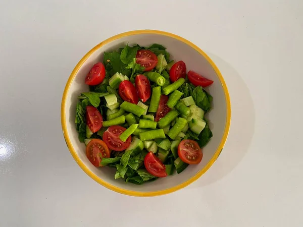 Domates Roka Salatalık Biberden Oluşan Ünlü Ege Türk Mutfağı Salatası — Stok fotoğraf