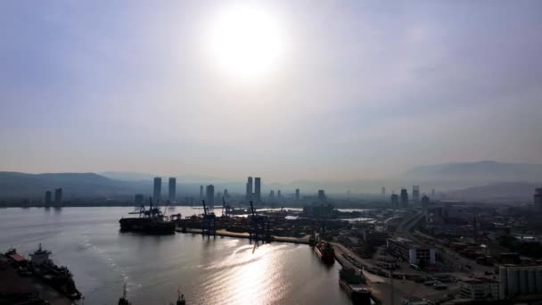 Napkelte Kilátással Kikötőre Szokásokra Felhőkarcolókra Egy Ködös Reggelen Izmirben Kiváló — Stock videók
