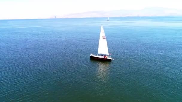 Urmărirea Aeriană Ambarcațiunii Care Înaintează Marea Egee Imagini Fullhd Înaltă — Videoclip de stoc