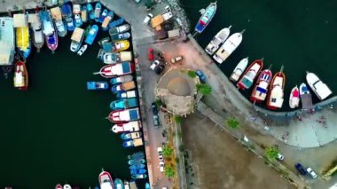 Hindide turistik. Ege 'nin ilginç kasabası Sigacik köyünün havadan görünüşü.