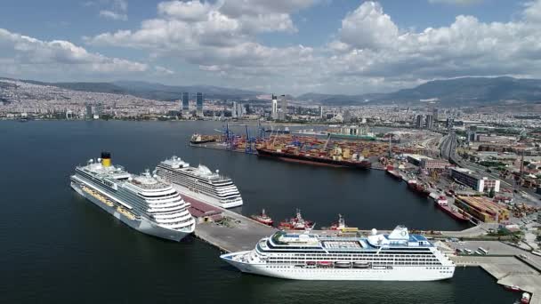 Uma Vista Dos Navios Cruzeiro Que Chegam Porto Izmir Mesmo — Vídeo de Stock