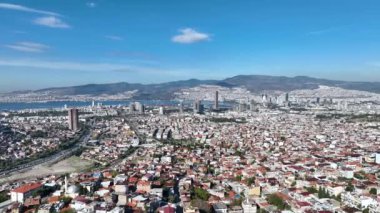 İzmir şehrinin hava manzarası. Yüksek kalite 4k görüntü