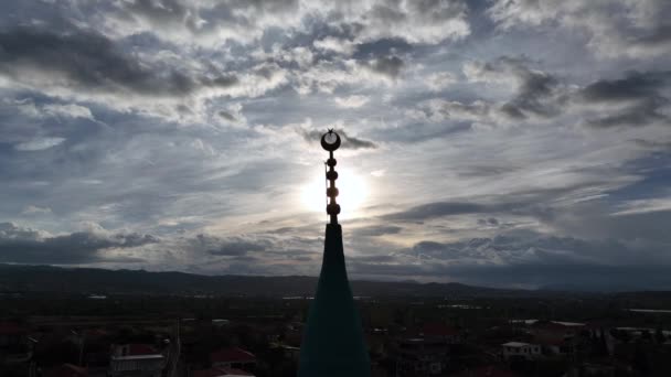 Imagen Media Luna Que Representa Islam Minarete Mezquita Día Nublado — Vídeos de Stock
