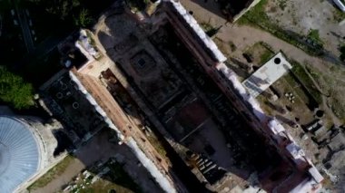 Bergama 'nın başkenti Kzl Avlu' nun (Kırmızı Salon Bazilikası) Roma tapınağının havadan görünüşü