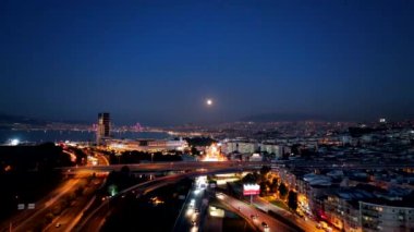 İzmir 'in gece manzarası. Yüksek kalite 4k görüntü