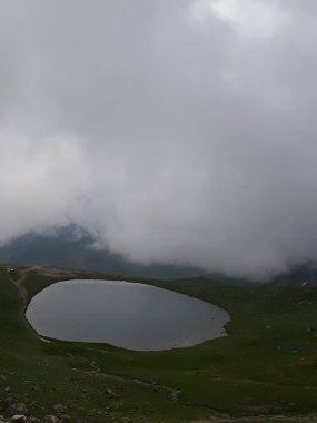 Göl bulutu yeşil ve mavi