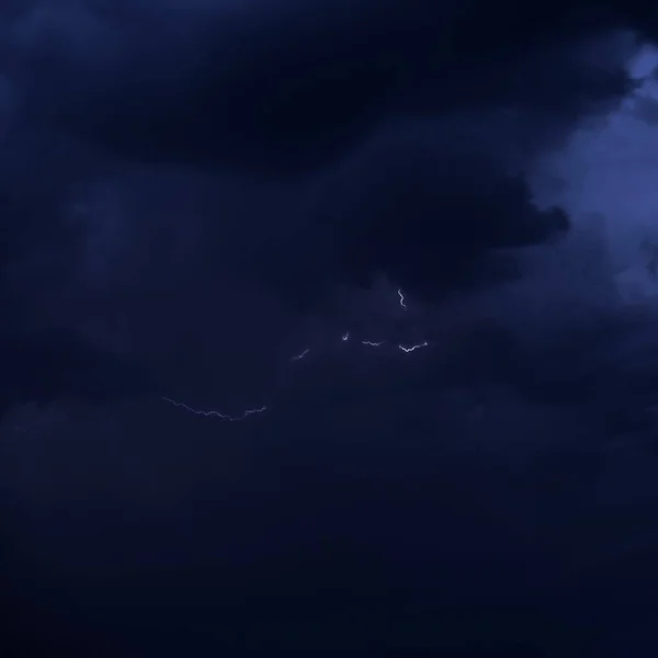 Nubes Tormenta Nocturna Con Relámpagos —  Fotos de Stock