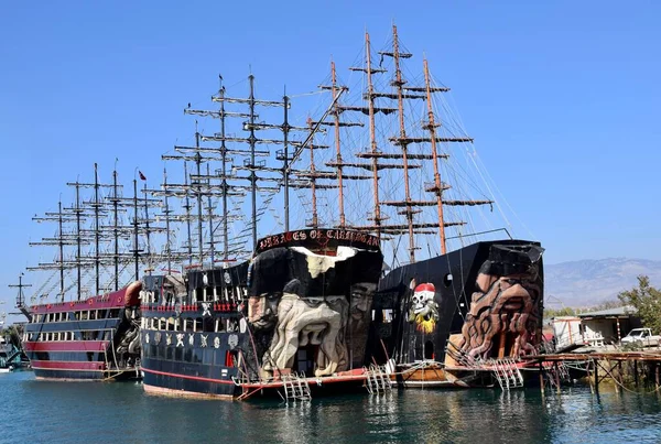 Turistické Pirátské Lodě Kotvící Řece Manavgat Manavgatu Turecku — Stock fotografie