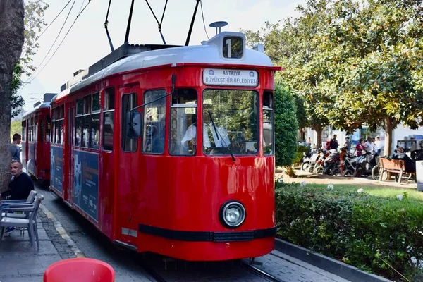Czerwony Tramwaj Antalyi Turcja Listopad 2022 — Zdjęcie stockowe