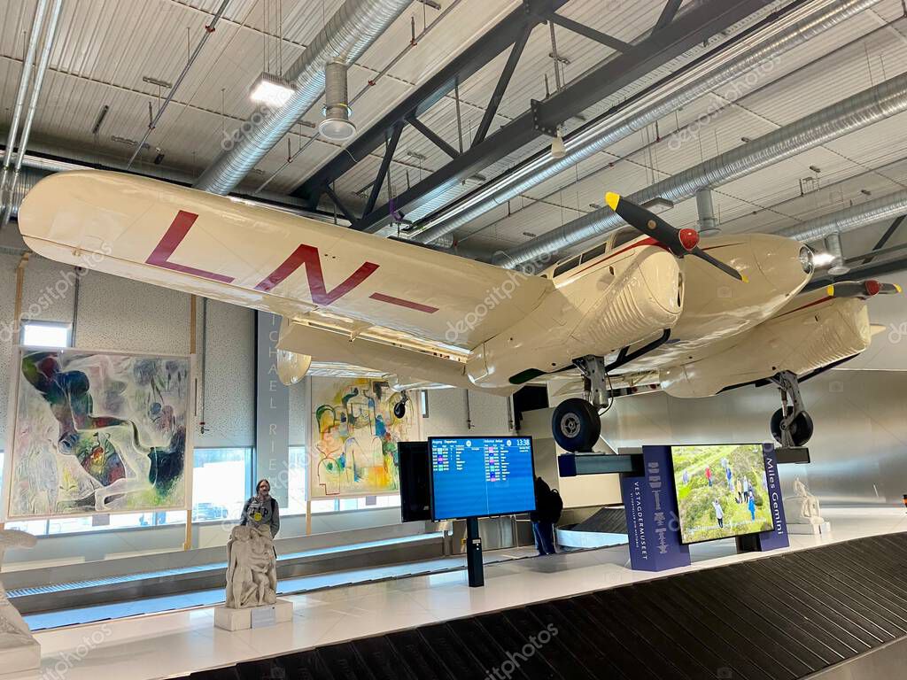 Gemini 1A LNTAH en exhibición en el edificio terminal del aeropuerto de Kristiansand, Noruega