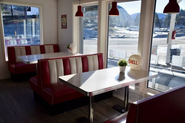 Bygland Norsko Února2023 Interiér American Diner Červenou Koženou Sedačkou Lavicemi — Stock fotografie