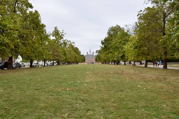 Colonial Williamsburg Usa Oktober 2019 Gatuscenen Träd Och Hus Tom — Stockfoto