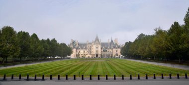 Vanderbilt Malikanesi, Chteauesque tarzı bir malikane. Biltmore Village, Asheville, NC, ABD. 27 Eylül 2019. 