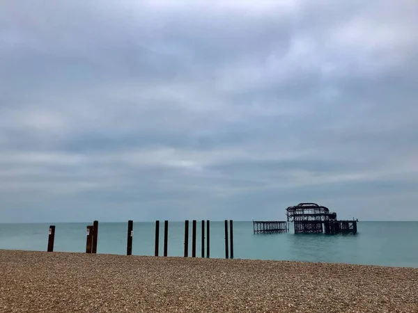 Brighton Beach Brighton Pier Styczeń 2019 Kamienny Berachj Szare Niebo — Zdjęcie stockowe