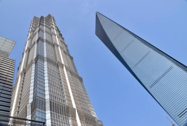 Şangay, Çin, 24 Ekim 2018. Şangay 'daki gökdelenlere bakıyorum.. 