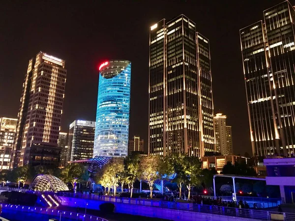 Budynki Oświetlone Nocy Lujiazui Pudong Szanghaj Chiny Października 2018 — Zdjęcie stockowe