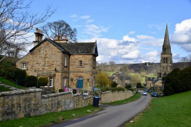 Edensor, Derbyshire, İngiltere, İngiltere. 17 Mart 2023. Chatsworth Malikanesi 'ndeki Derbyshire taş evi.. 