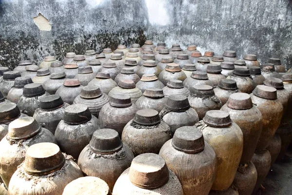 Stock image Wuzhen Water Village, China. October 27, 2018. Rice Wine Jars in a courtyard. 