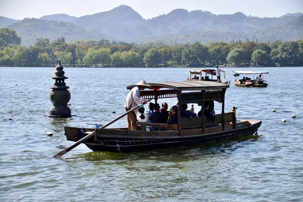 Туристическая Лодка Возле Пагоды Плавающими Камнями Западном Озере Ханчжоу Чжэцзян — стоковое фото