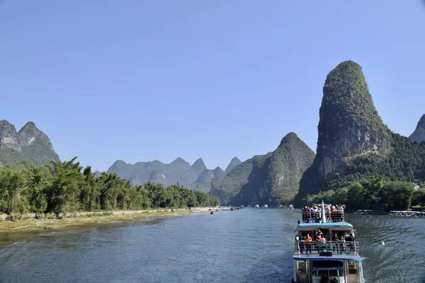 Pleasure Boats River Karst Mountains Guilin Guangxi China October 2018 — Stock Photo, Image