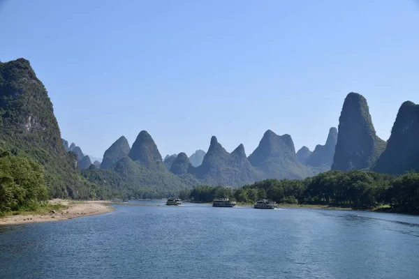 Pleasure Boats River Karst Mountains Guilin Guangxi China October 2018 — Stock Photo, Image