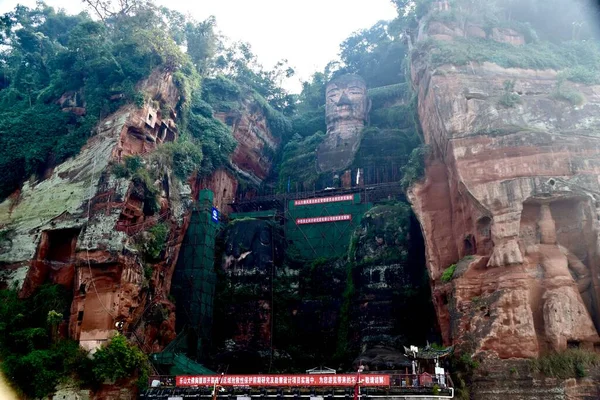 Bouddha Géant Leshan Avec Échafaudage Pendant Conservation Leshan Sichuan Chine — Photo