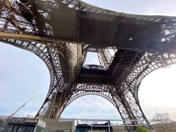 Париж Франція Березня 2023 Року Погляд Знизу Ейфелеву Вежу — стокове фото