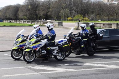 Paris Caddelerindeki polis motosikletleri. Paris, Fransa, 29 Mart 2023. 
