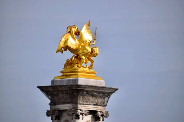 Paris France March 2023 Golden Statue End Pont Alexander Iii — Stock Photo, Image