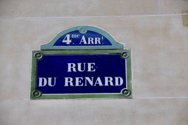 Rue De Renard 'ın sokak tabelası. Paris, Fransa, 29 Mart 2023. 