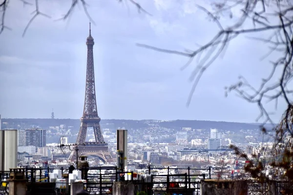艾菲尔铁塔周围都是街道来自Sacr Coeur 法国巴黎 2023年3月30日 — 图库照片