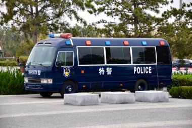 Xi 'An, Shaanxi, Çin' de bir Çin polis minibüsü. 4 Kasım 2018. 