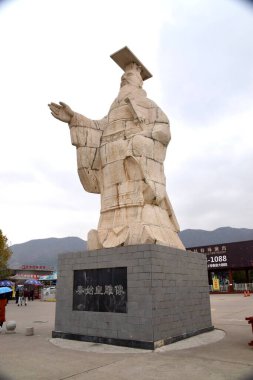 Ziyaretçi merkezinin dışındaki Terracotta Askeri Heykeli. Xi 'An, Shaanxi, Çin. 4 Kasım 2018. 