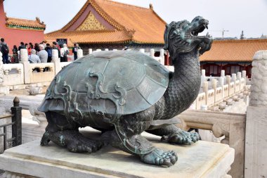 Yasak Şehirdeki Dev Metal Kaplumbağa. Pekin, Çin. 6 Kasım 2018. 