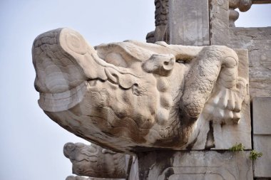 Yasak Şehirde Gülümseyen Beyaz Gargoyle 'lar. Pekin, Çin. 6 Kasım 2018.