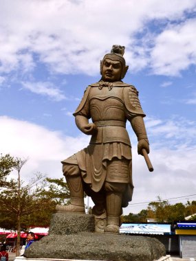 Lantau Adası 'ndaki Po Lin Manastırı' nın girişindeki heykel. Hong Kong. 10 Kasım 2018. 