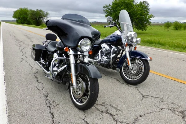 Två Harley Davisdon Motorcyklar Vägen Illinois Illinois Usa Juni 2014 — Stockfoto
