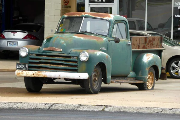 Rusty Vintage Chevrolet 3100 Pickup Springfield Usa Giugno 2014 — Foto Stock