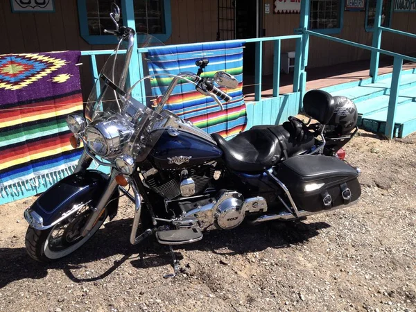 Harley Davisdon Motorcycle Estacionado Fuera Tienda Regalos Yellowhorse Navajo Land — Foto de Stock