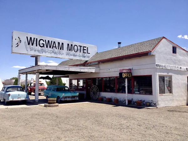 Motel Wigwam Habitaciones Forma Wigwam Con Coches 1950 Exterior Holbrook —  Fotos de Stock