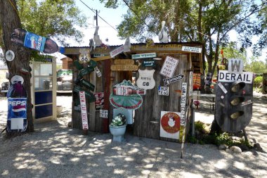 The Birthplace of Route 66 'daki Angel' ın Berber Dükkanı ve Bilardo Salonu. Seligman, Arizona, ABD. 13 Haziran 2013. 